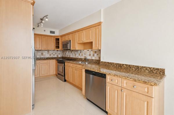 Mystic Pointe Tower 200, 19101 NE 36th Ct #1602, Aventura, Florida 33180, image 2