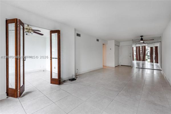 De Soto Park South, 2000 Atlantic Shores Blvd #107, Hallandale Beach, Florida 33009, image 1