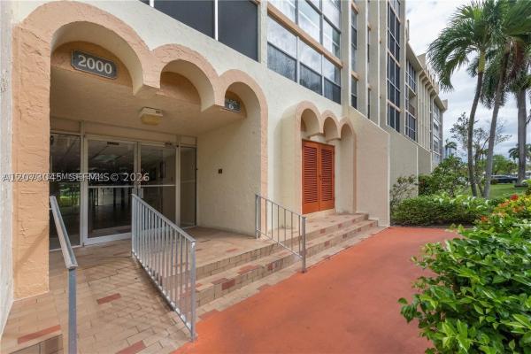 De Soto Park South, 2000 Atlantic Shores Blvd #107, Hallandale Beach, Florida 33009, image 3