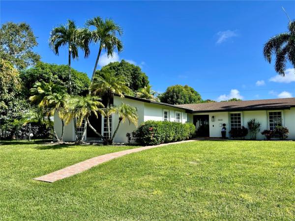 Country Club Grove, 8522 SW 148th Ter, Palmetto Bay, Florida 33158, image 2