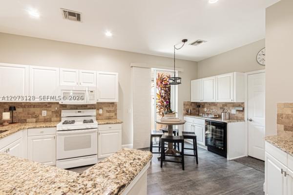 10545 Avila Cir, Fort Myers, Florida 33913, image 2