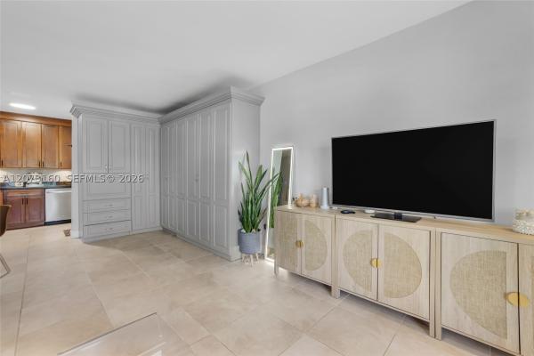 Helen Mar, 2445 Lake Pancoast Dr #4, Miami Beach, Florida 33140, image 2