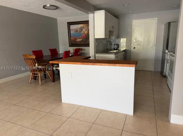 800 NE 195th St #211, Unincorporated Dade County, Florida 33179, image 3
