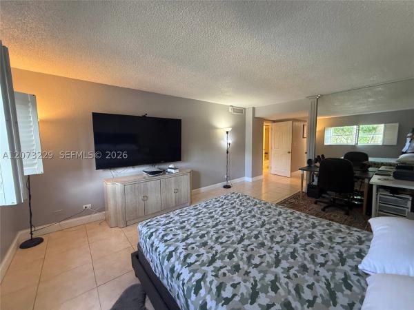 800 NE 195th St #211, Unincorporated Dade County, Florida 33179, image 3
