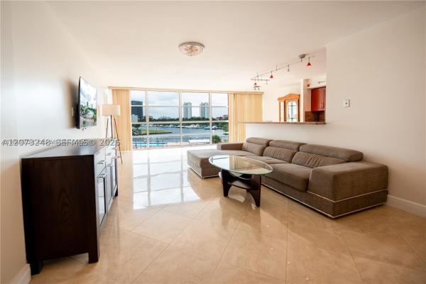 De Soto Park South, 2000 Atlantic Shores Blvd #420, Hallandale Beach, Florida 33009, image 3