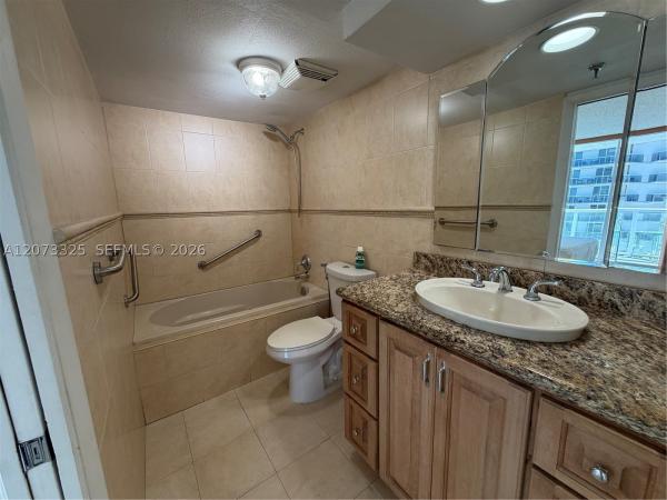 The Royal Club, 2457 Collins Ave #1405, Miami Beach, Florida 33140, image 2