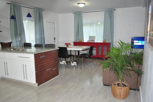 Greenwells, 811 SW 11th St, Miami, Florida 33129, image 3