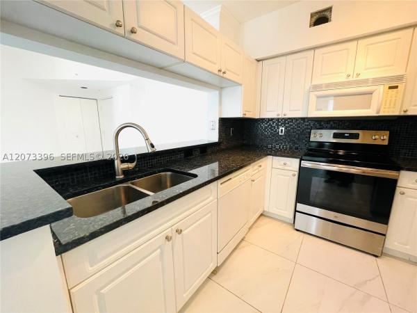 Porto Bellagio, 17150 N Bay Rd #2902, Sunny Isles Beach, Florida 33160, image 3