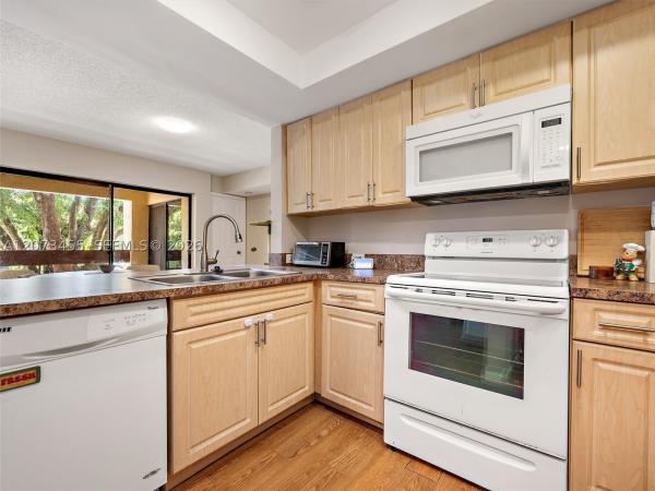 9255 SW 125th Ave #310, Unincorporated Dade County, Florida 33186, image 2