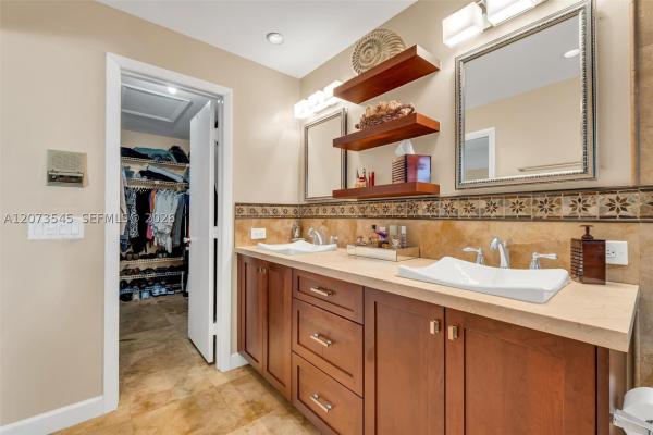 6302 NW 201st Ter, Hialeah, Florida 33015, image 2