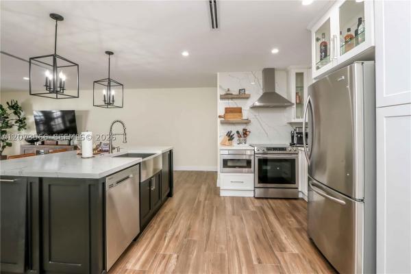 Windmill Gate, 16509 Fox Den Ct, Miami Lakes, Florida 33014, image 2