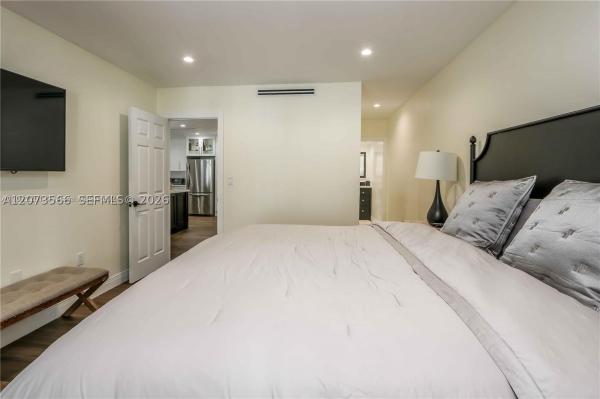 Windmill Gate, 16509 Fox Den Ct, Miami Lakes, Florida 33014, image 3