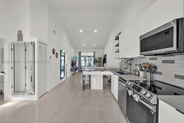 Twin Lakes Gardens, 5506 SW 28th Ter, Dania Beach, Florida 33312, image 2
