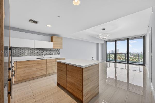 The Harbour South Tower, 16385 Biscayne Blvd #2920, North Miami Beach, Florida 33160, image 1