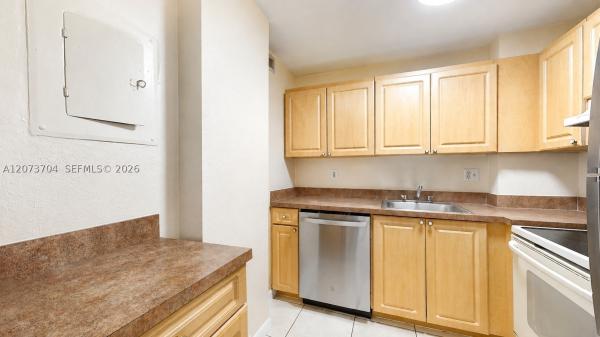9360 Fontainebleau Blvd #510, Unincorporated Dade County, Florida 33172, image 3