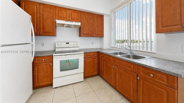 Le Jeune Place, 115 SW 42nd Ave #501, Miami, Florida 33134, image 3