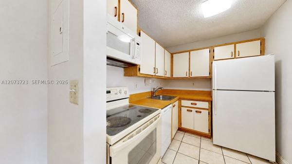 15600 SW 80th St #L-304, Unincorporated Dade County, Florida 33193, image 3