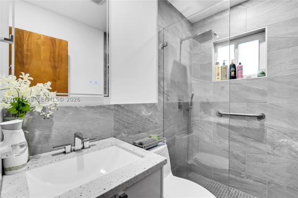 Natalie Estates, 980 W 43rd Pl, Hialeah, Florida 33012, image 2
