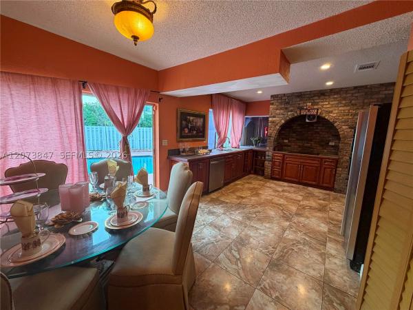 633 NE 204th Ln, Unincorporated Dade County, Florida 33179, image 3