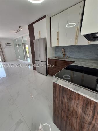 Penn Manor, 1420 Pennsylvania Ave #409, Miami Beach, Florida 33139, image 2