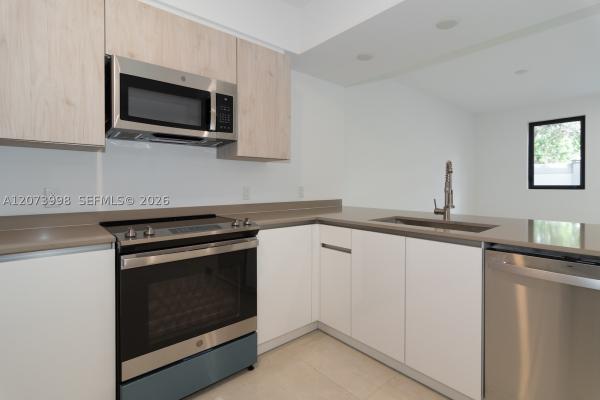 Oaks Place, 4117 N Oak Pl, Dania Beach, Florida 33314, image 1