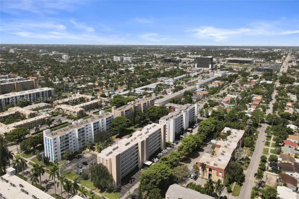 Meadowbrook Towers, 1001 NE 14th Ave #402, Hallandale Beach, Florida 33009, image 2