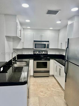 Fortune House, 185 SE 14th Ter #2206, Miami, Florida 33131, image 2