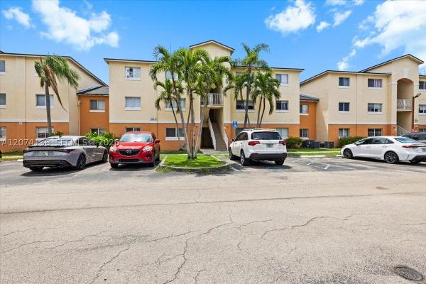 Lakewood At Emerald Hills, 3610 N 56th Ave #219, Hollywood, Florida 33021, image 3