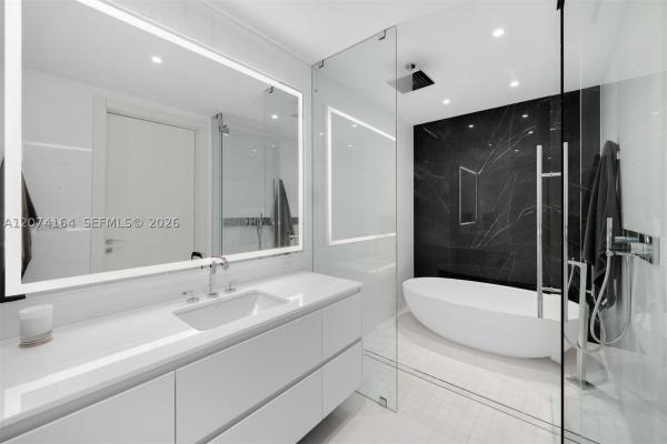 Aston Martin Residences, 300 Biscayne Blvd Way #1005, Miami, Florida 33131, image 1