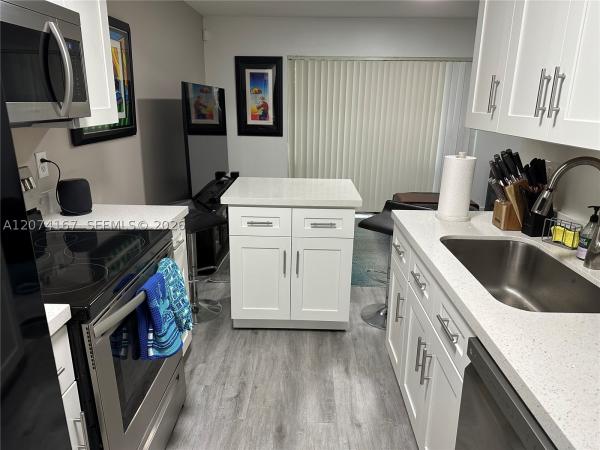 Oakwood On The Green, 9849 S Riverside Dr #8-26, Coral Springs, Florida 33071, image 2