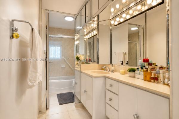 Arlen House Central, 300 Bayview Dr #807, Sunny Isles Beach, Florida 33160, image 2