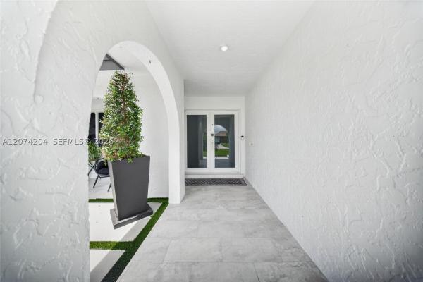 Cape Coral Residential, 713 SE 43rd St, Cape Coral, Florida 33904, image 1