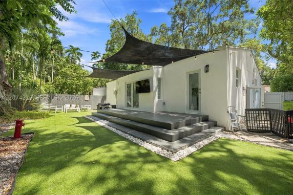 Sherwood Forest, 367 NE 86th St, El Portal, Florida 33138, image 2