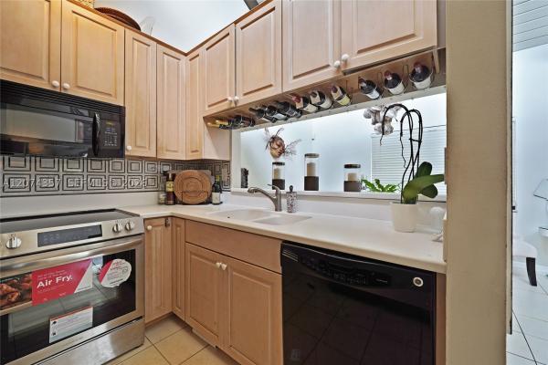 7762 SW 99th St #10, Unincorporated Dade County, Florida 33156, image 3