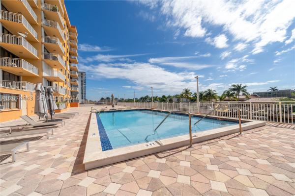 Waterside Towers, 2450 NE 135th St #209, North Miami, Florida 33181, image 2