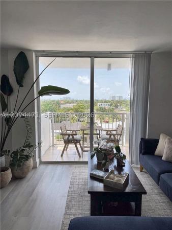 Keystone Towers, 2000 NE 135th St #609, North Miami, Florida 33181, image 3