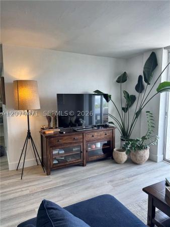 Keystone Towers, 2000 NE 135th St #609, North Miami, Florida 33181, image 1