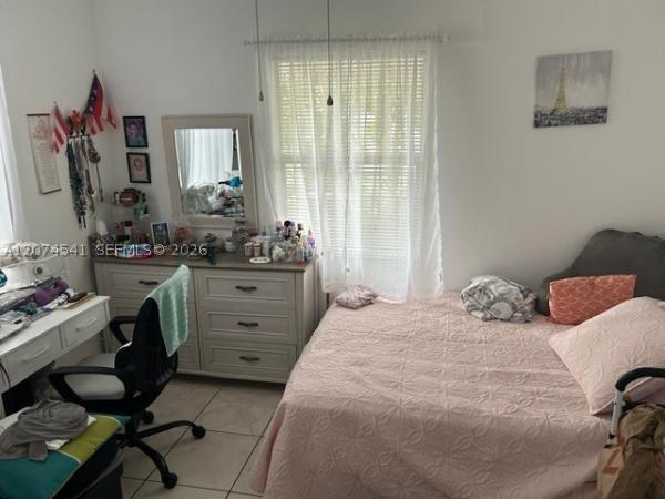 863 NW 113th St, Unincorporated Dade County, Florida 33168, image 1