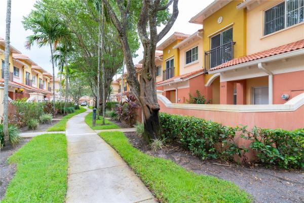 Santa Catalina Townhomes, 1410 S Santa Catalina Cir, North Lauderdale, Florida 33068, image 2