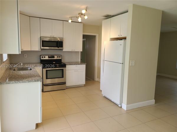 Fleetwood Manor, 6580 Grant St, Hollywood, Florida 33024, image 1