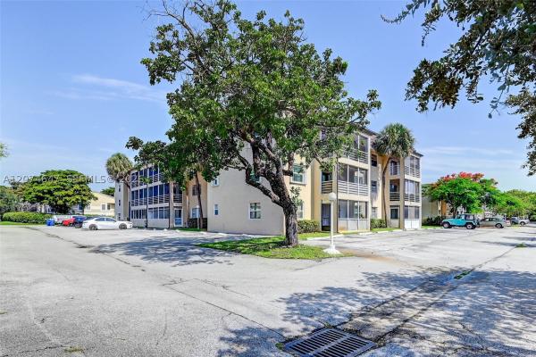Coral Gardens 3, 2700 Riverside Dr #303-B, Coral Springs, Florida 33065, image 2