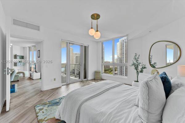 Met 1, 300 S Biscayne Blvd #T-2508, Miami, Florida 33131, image 3
