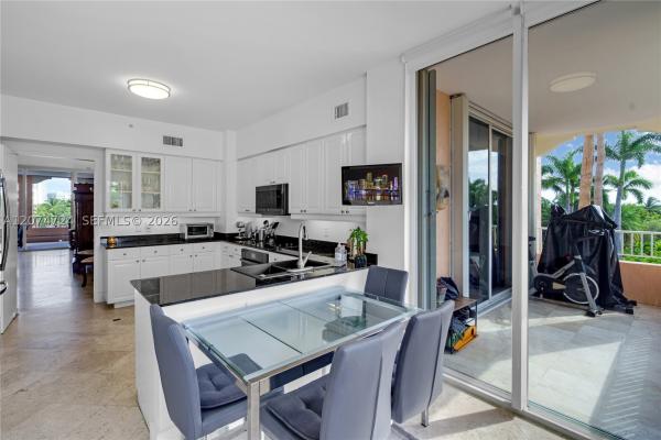 Lake Villa, 737 Crandon Blvd #PH-1, Key Biscayne, Florida 33149, image 1