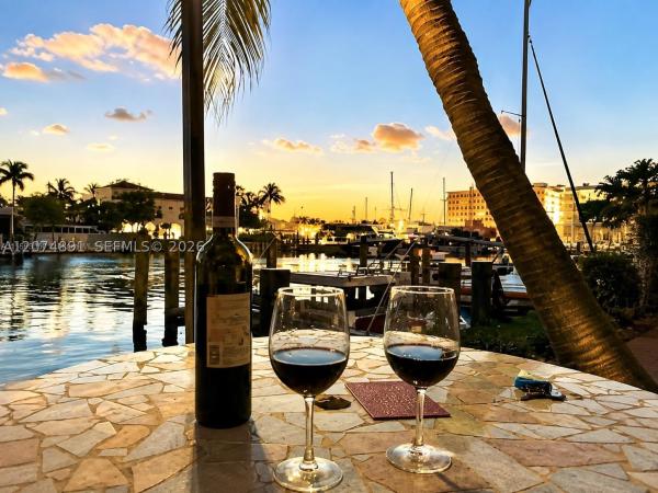 Middle River Villas, 815 Middle River Dr #304, Fort Lauderdale, Florida 33304, image 2