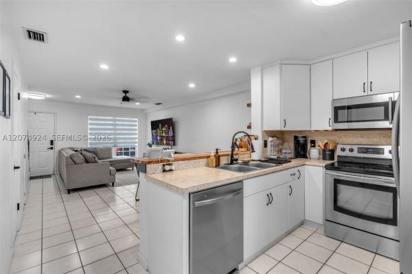 Crown Colony, 2916 Dorchester Ln, Cooper City, Florida 33026, image 1