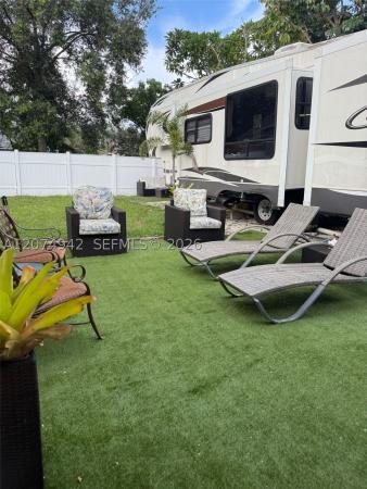 Hinson, 400 NE 3rd St, Pompano Beach, Florida 33060, image 2