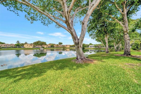 Villas At The Gate, 5223 E Gate Lake Rd #5223, Tamarac, Florida 33319, image 3