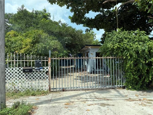 Featherstone Ridge, 1851 NW 34th St, Miami, Florida 33142, image 3