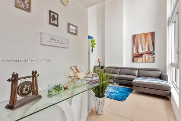 Met 1, 300 S Biscayne Blvd #L-432, Miami, Florida 33131, image 2