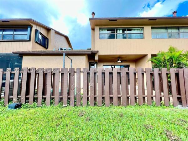 Bonaire Village At Woodmont, 7750 NW 79th Ave #H5, Tamarac, Florida 33321, image 2